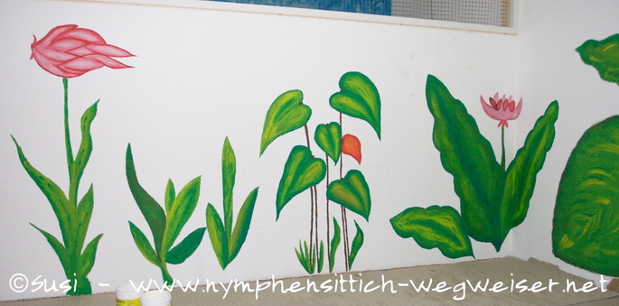 auf die Wand gemalte Blumenwiese