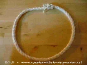Sisalseil zu einem Ring formen