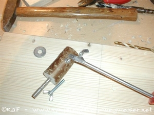 Flügelschraube eindrehen