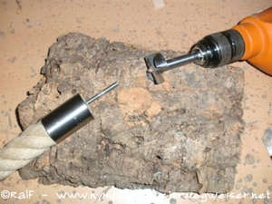 Stockschraube und Haken eindrehen