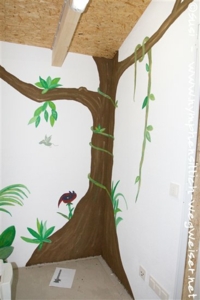 gemalter Baum im Vogelzimmer