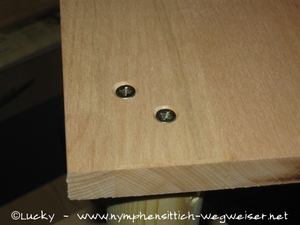 Oberes Sitzbrettchen befestigen