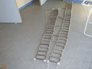 fertige Hängebrücke bzw. Leiter in groß