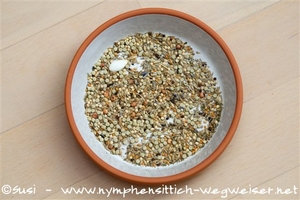 Körnerfutter und pellets gemischt