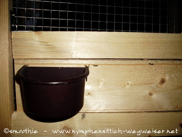 Futternapf mit Ösen am Brett