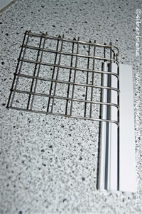 Gitter in Rahmensytem einschieben