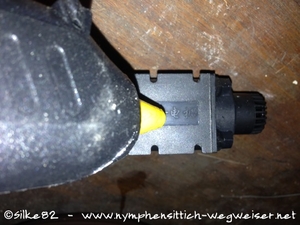 Pumpe in die Schale kleben  