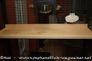 Schutzbrett über der Futterbar