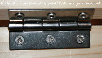 Edelstahlscharnier am Rahmen