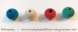 Holzkugeln unterschiedlicher Farbe